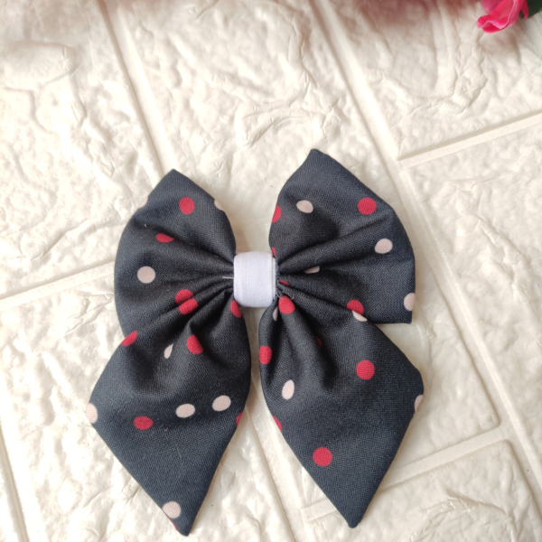 Polka dots black pigtail bow